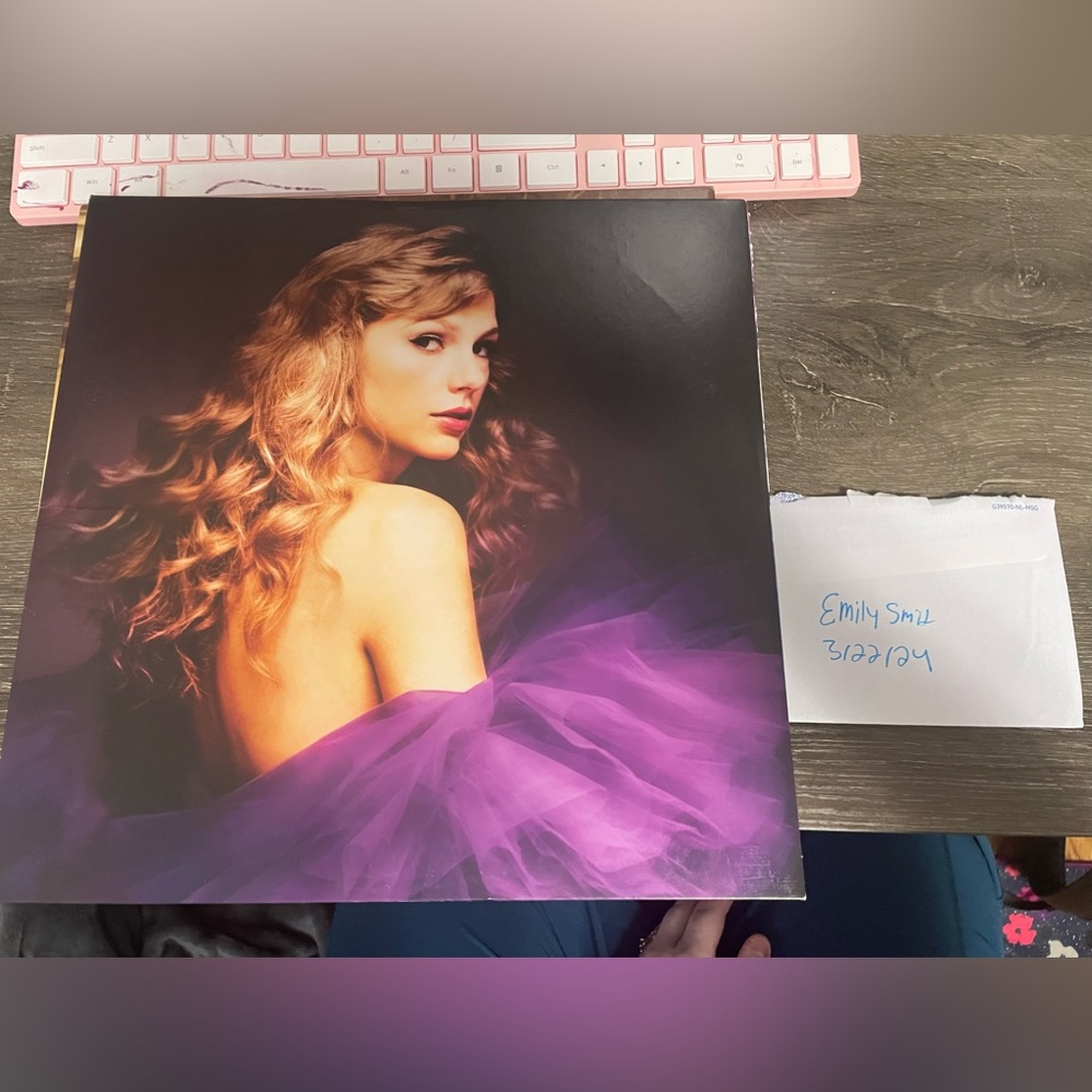 speak now TV deluxe vinyl, opened but never played